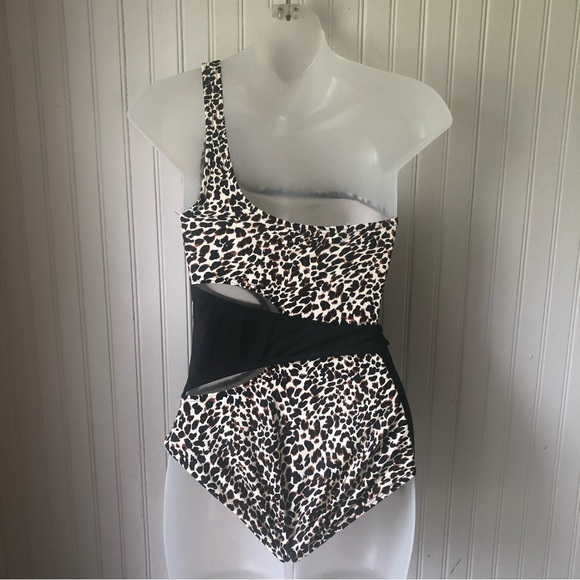 VINCE CAMUTO Retail $126 Tanzania Cheetah One-Shoulder Wrap Tie Swimsuit Size 4 - Picture 5 of 6